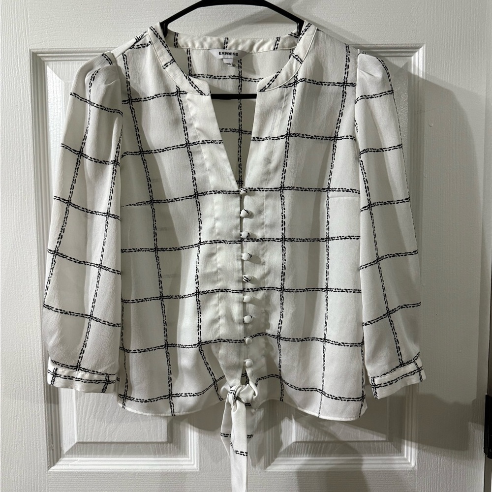 Leaving Closet Soon! Express White and Black Plaid Blouse Size XS C0271